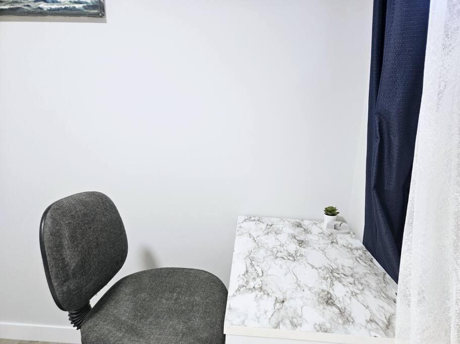 Cozy Suites In Calgary Area Balzac Extérieur photo