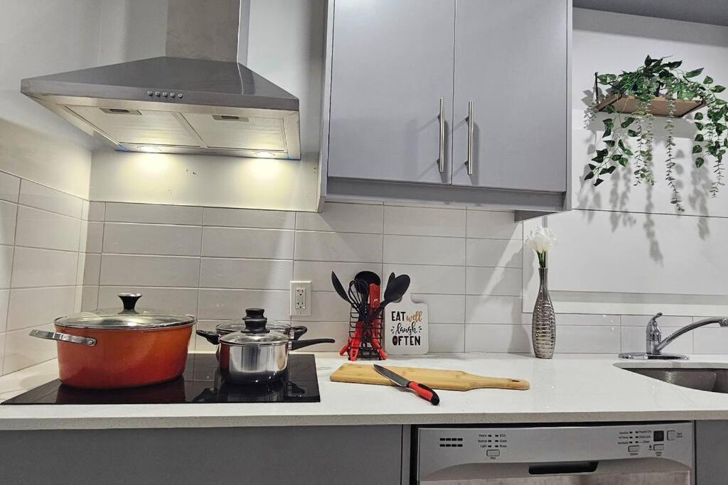 Cozy Suites In Calgary Area Balzac Extérieur photo