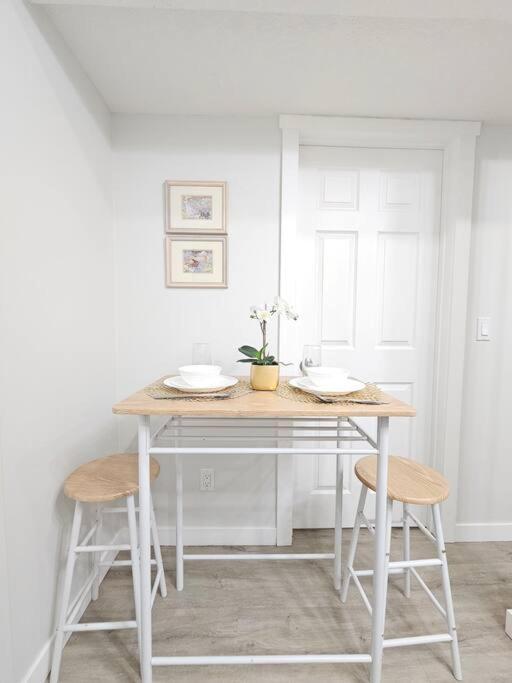 Cozy Suites In Calgary Area Balzac Extérieur photo